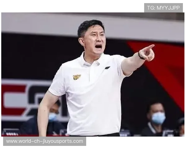 广东内线告急，杜锋锁定王少杰，新国手陷重重围堵，杜锋何时执教广东