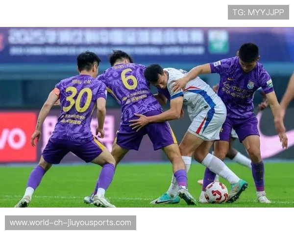 上海申花远射开火不断,皮球接连擦柱而出 上海申花远射开火不断,皮球接连擦柱而出